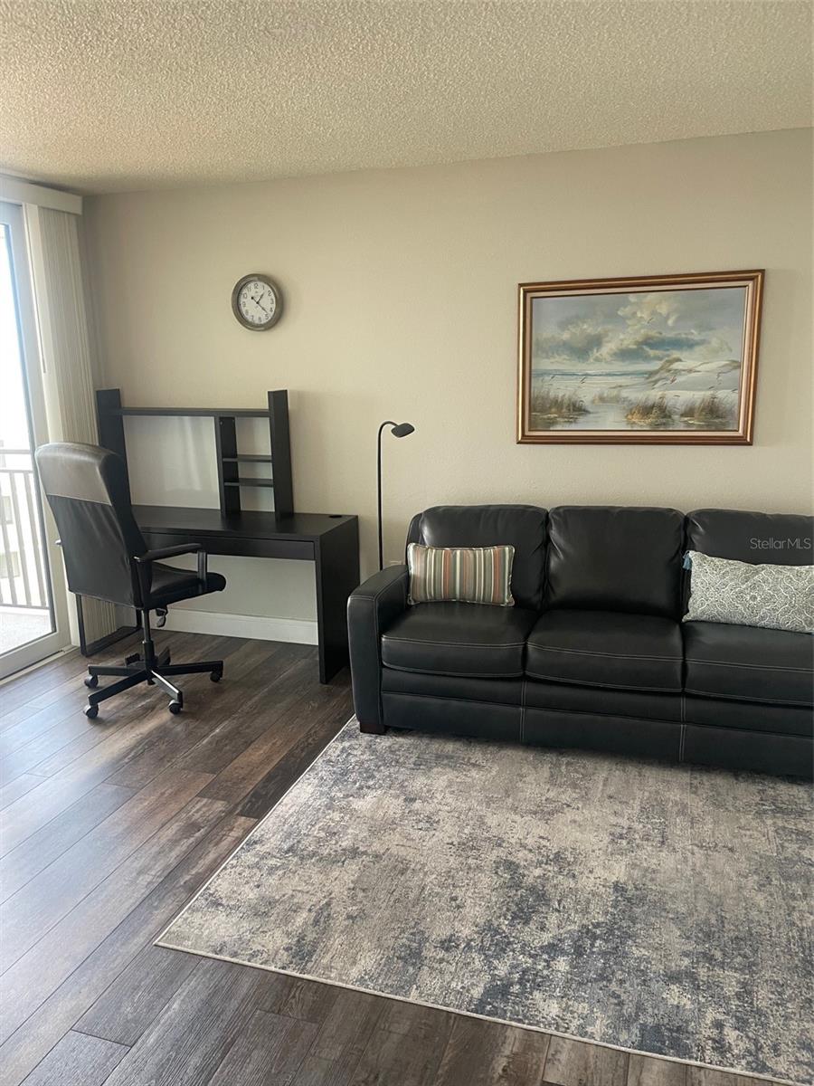 Image 7 of 27 For 690 Island Way 1112