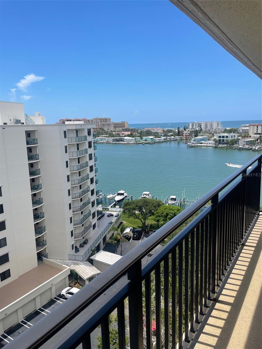 Image 8 of 27 For 690 Island Way 1112