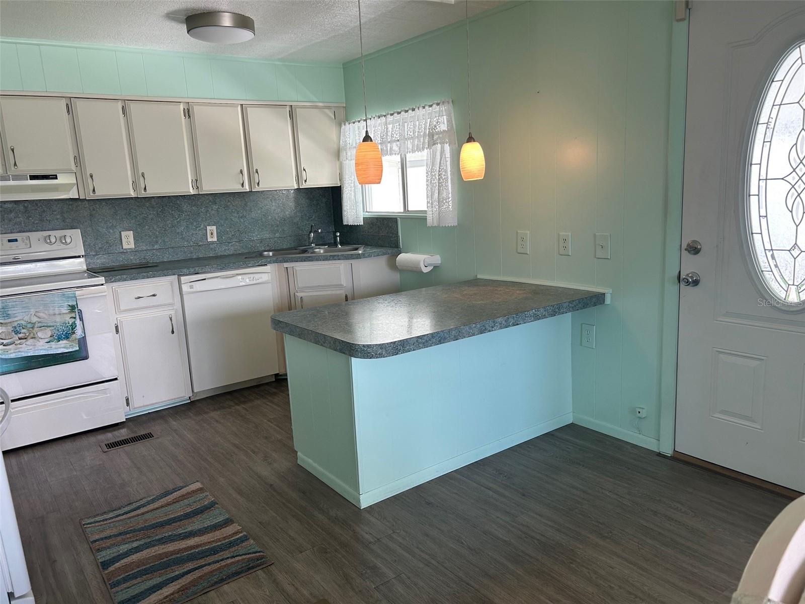 Image 2 of 16 For 12501 Ulmerton Road 128
