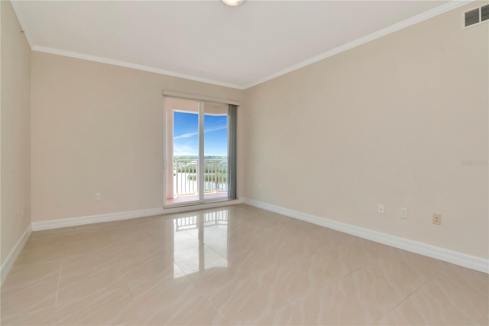 Listing photo id 10 for 4516 Seagull Drive 916