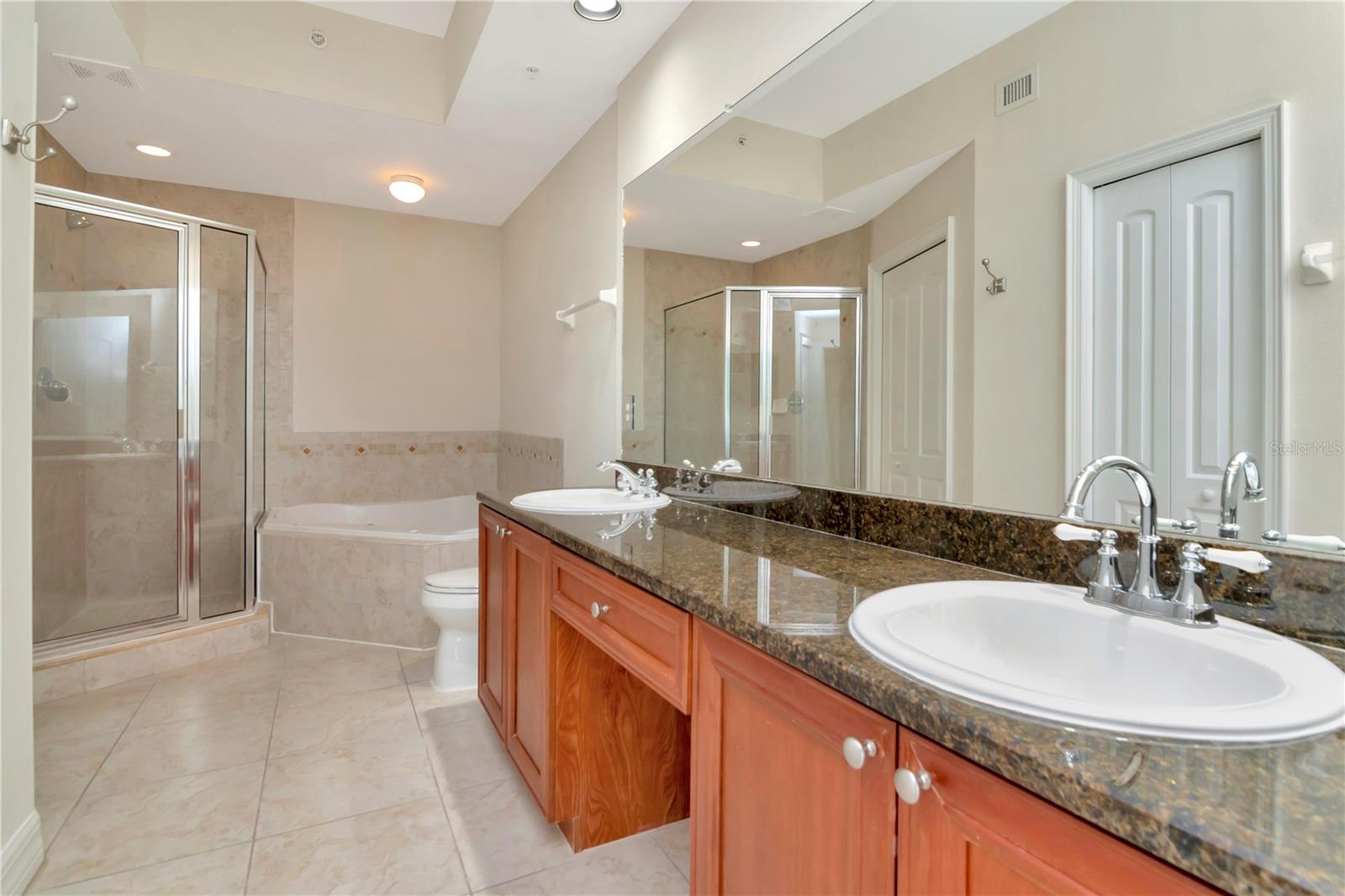 Listing photo id 17 for 4516 Seagull Drive 916