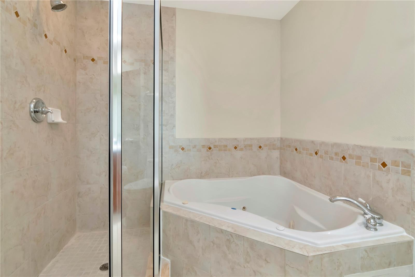 Listing photo id 18 for 4516 Seagull Drive 916