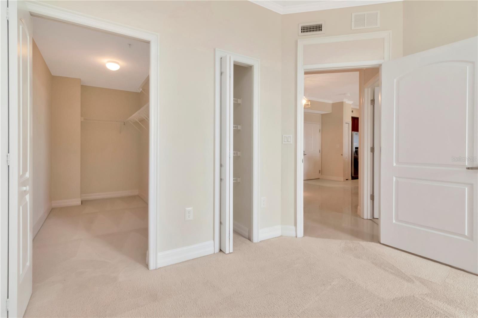 Listing photo id 23 for 4516 Seagull Drive 916