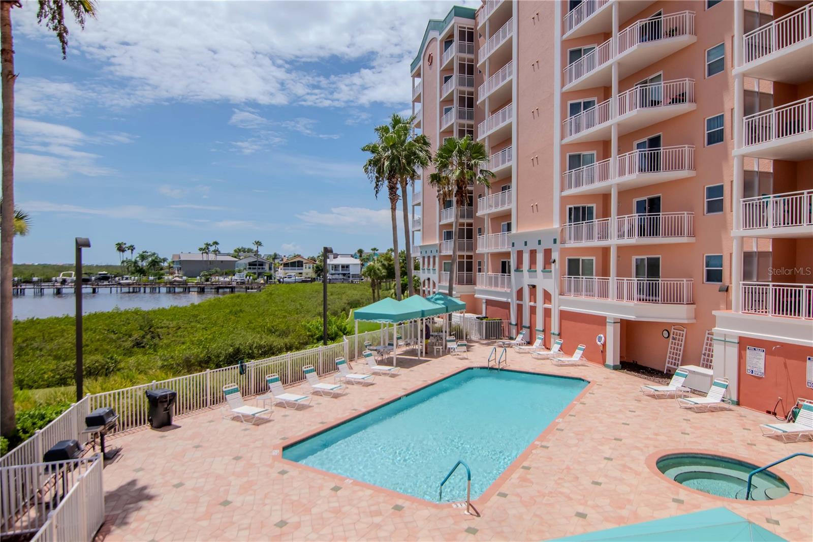 Listing photo id 41 for 4516 Seagull Drive 916
