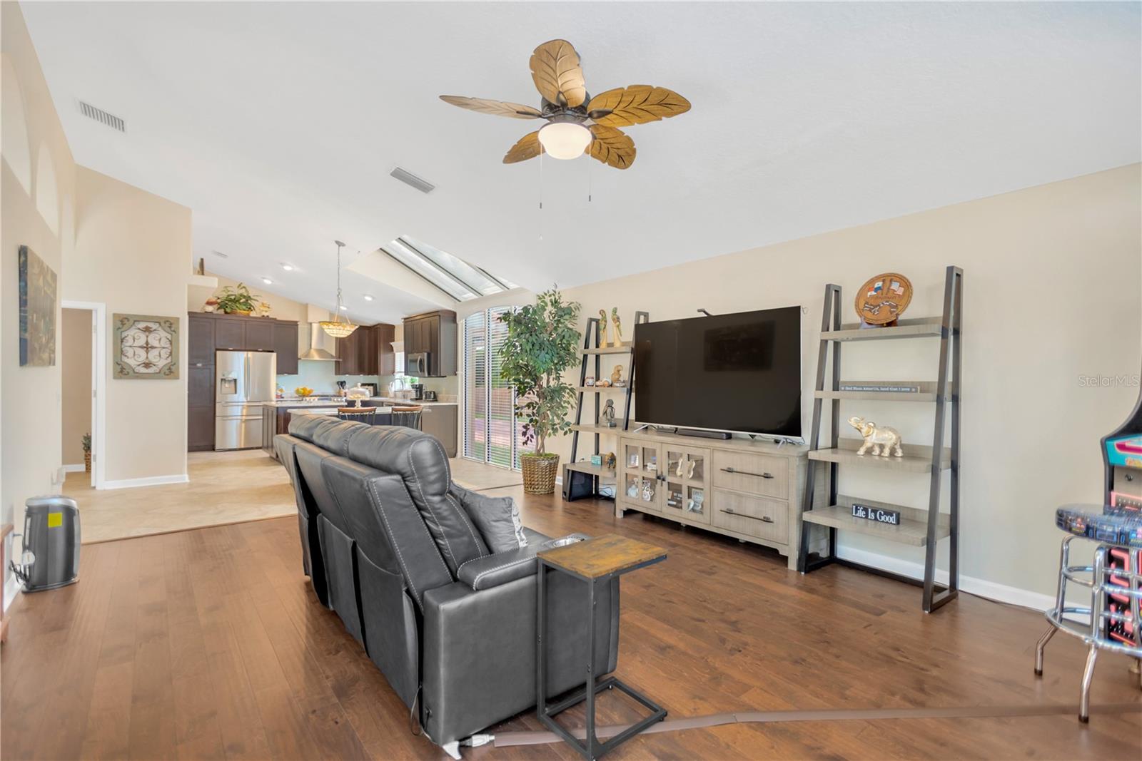 Image 14 of 34 For 23007 Beechnut Court