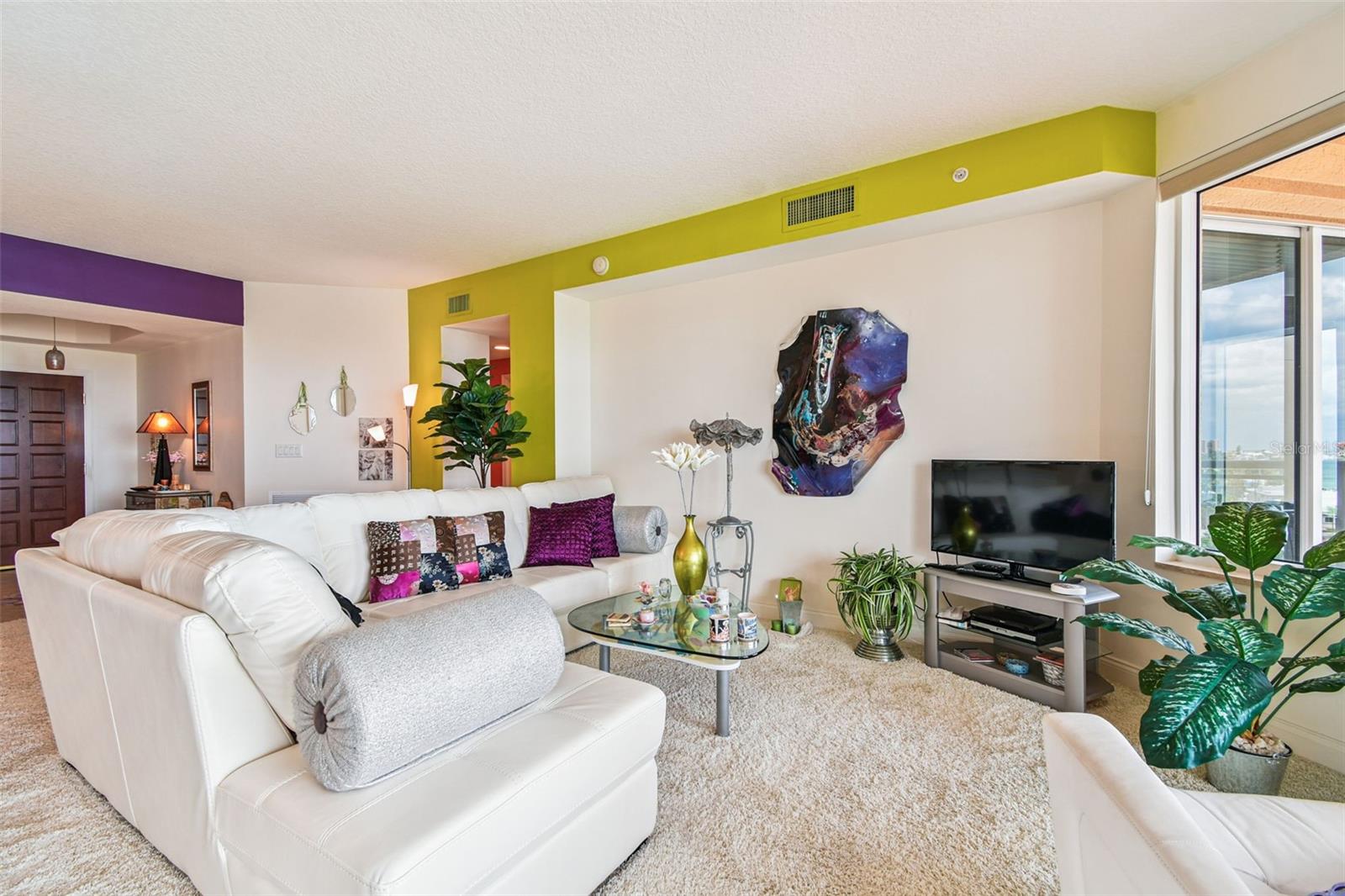 Image 11 of 48 For 521 Mandalay Avenue 604