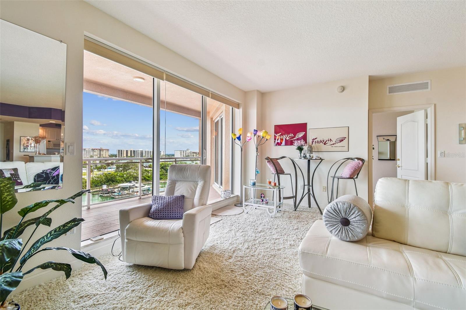 Image 12 of 48 For 521 Mandalay Avenue 604