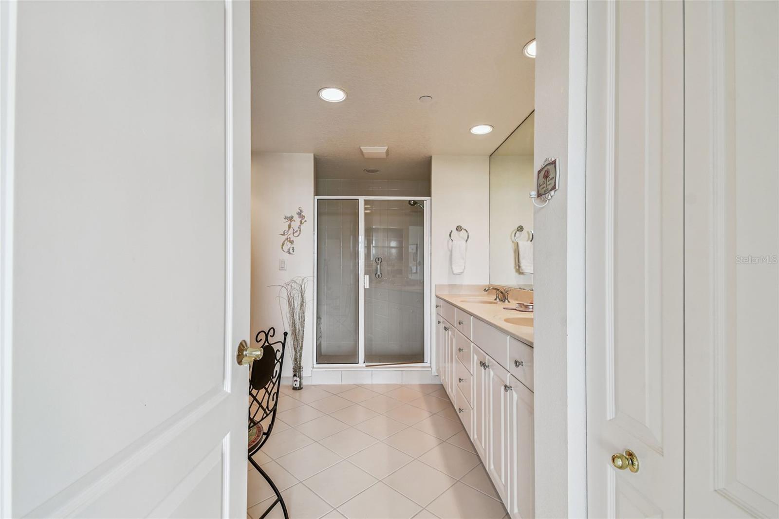 Image 21 of 48 For 521 Mandalay Avenue 604