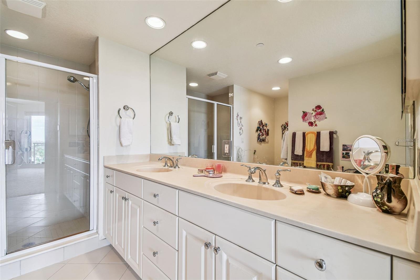 Image 23 of 48 For 521 Mandalay Avenue 604