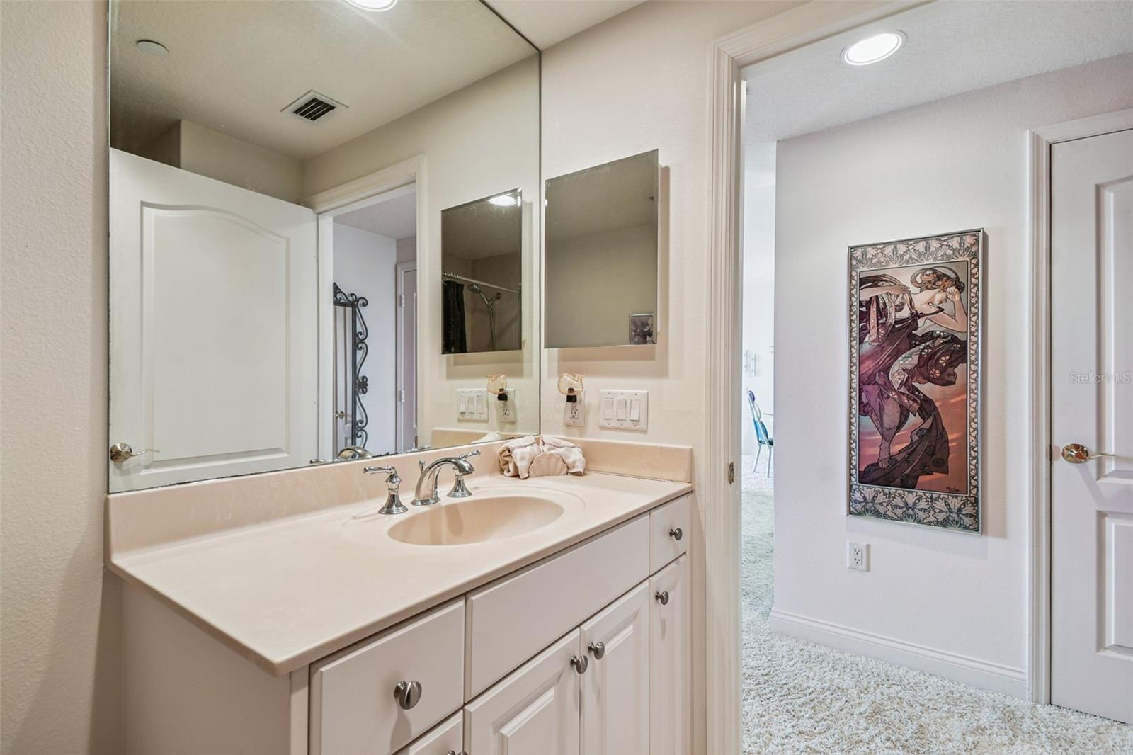 Image 28 of 48 For 521 Mandalay Avenue 604