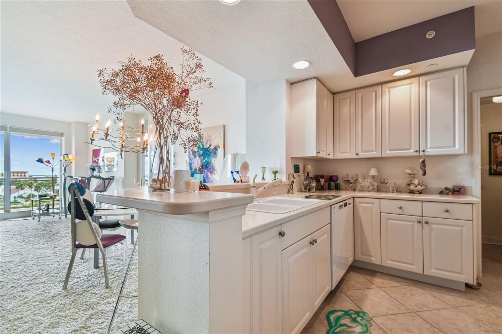 Image 4 of 48 For 521 Mandalay Avenue 604