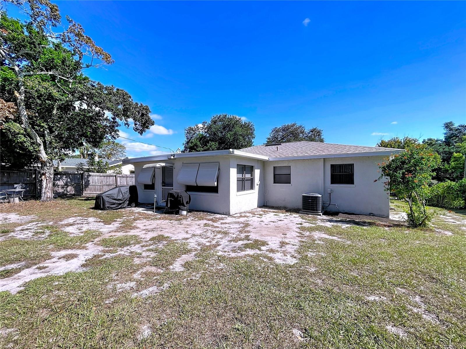 Image 27 of 32 For 553 Jefferson Street