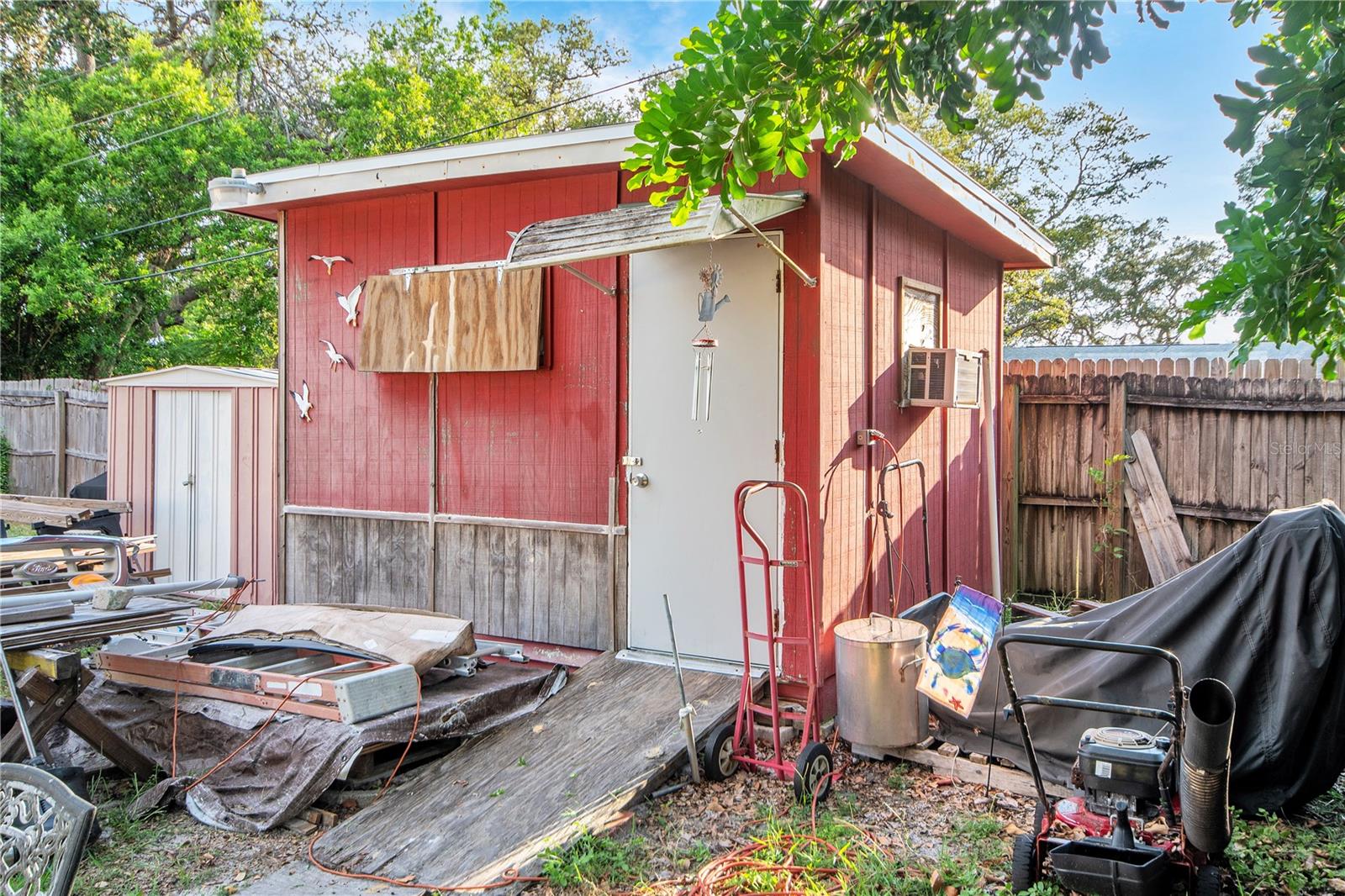 Image 8 of 18 For 553 Jefferson Street