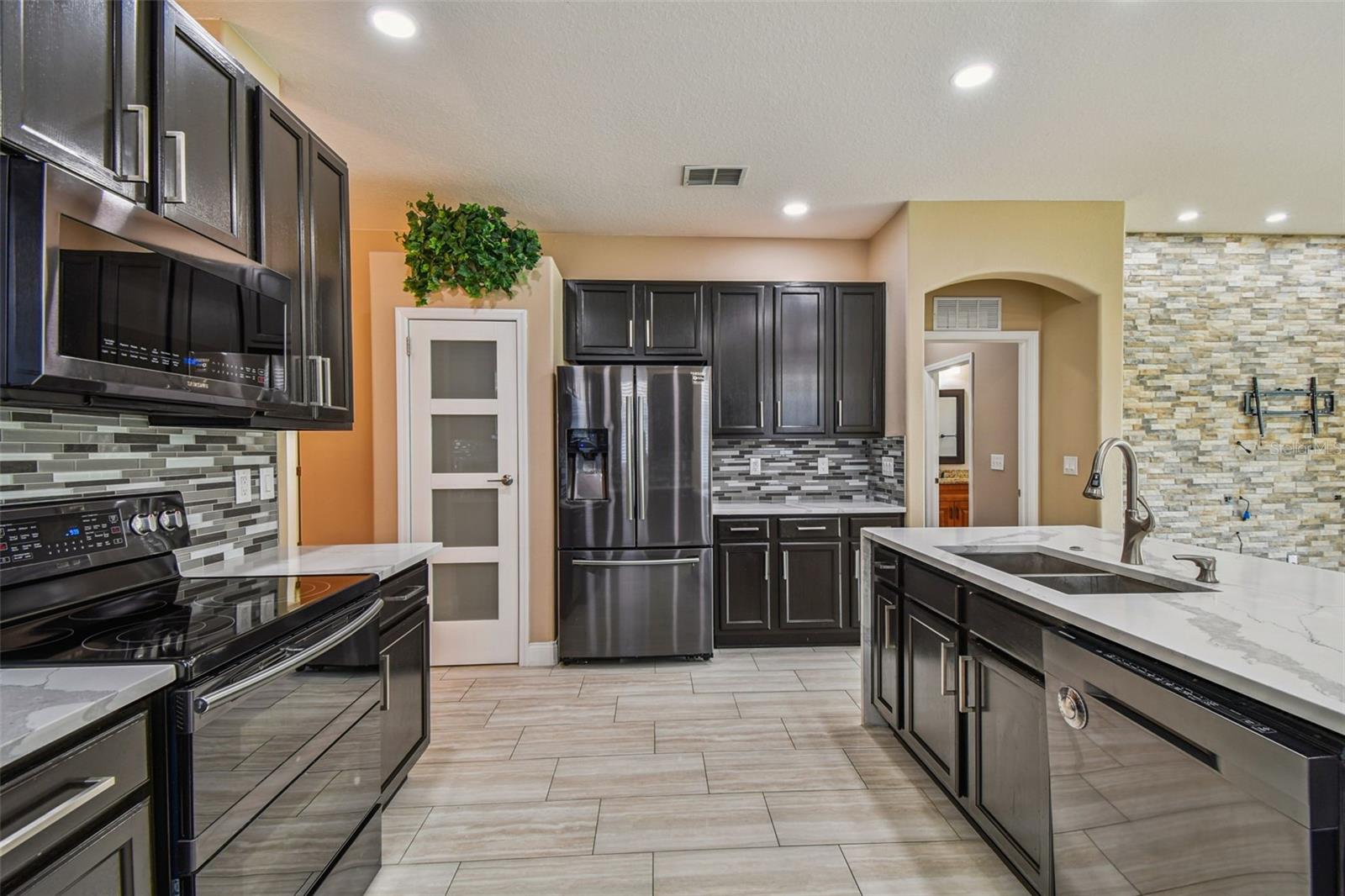 Image 21 of 65 For 17228 Whisper Breeze Way