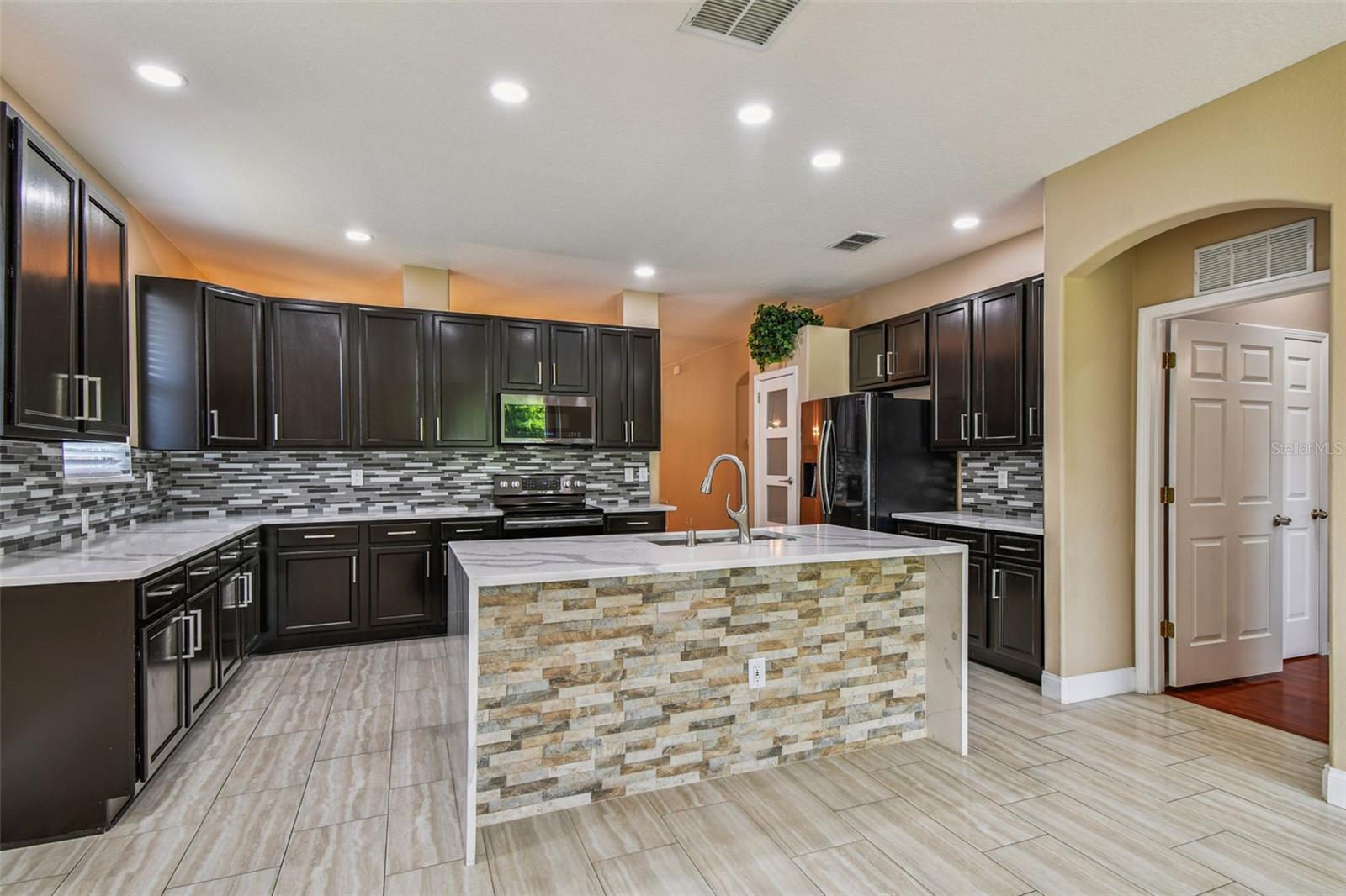 Image 24 of 65 For 17228 Whisper Breeze Way
