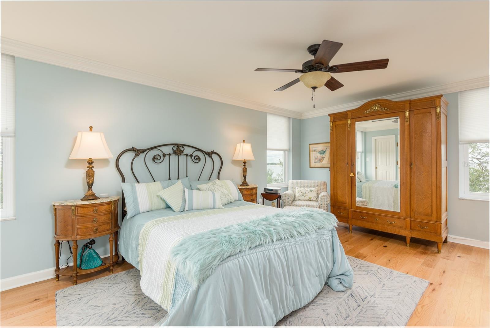 Listing photo id 13 for 2407 Ardson Place 601
