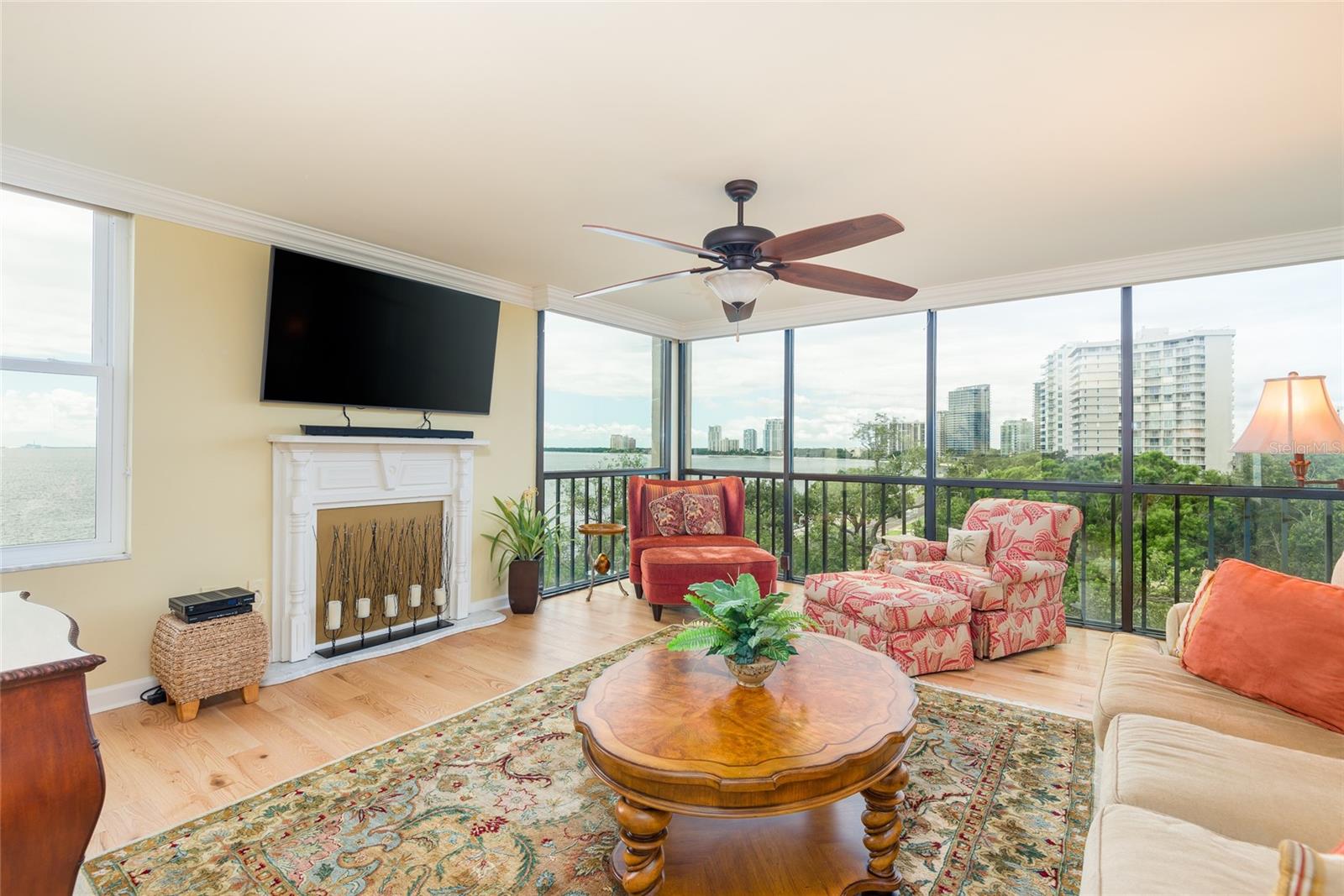 Listing photo id 19 for 2407 Ardson Place 601