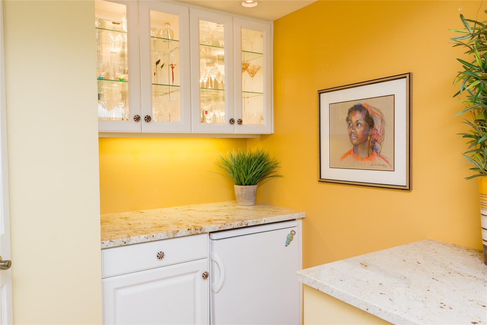 Listing photo id 24 for 2407 Ardson Place 601