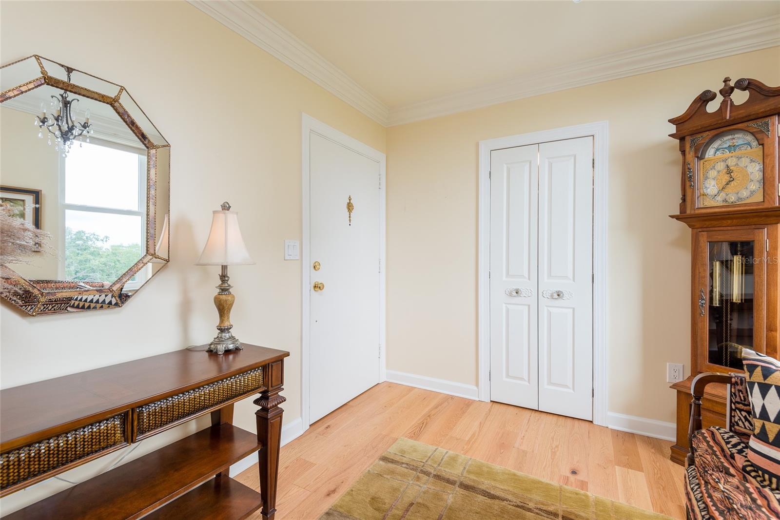 Listing photo id 1 for 2407 Ardson Place 601