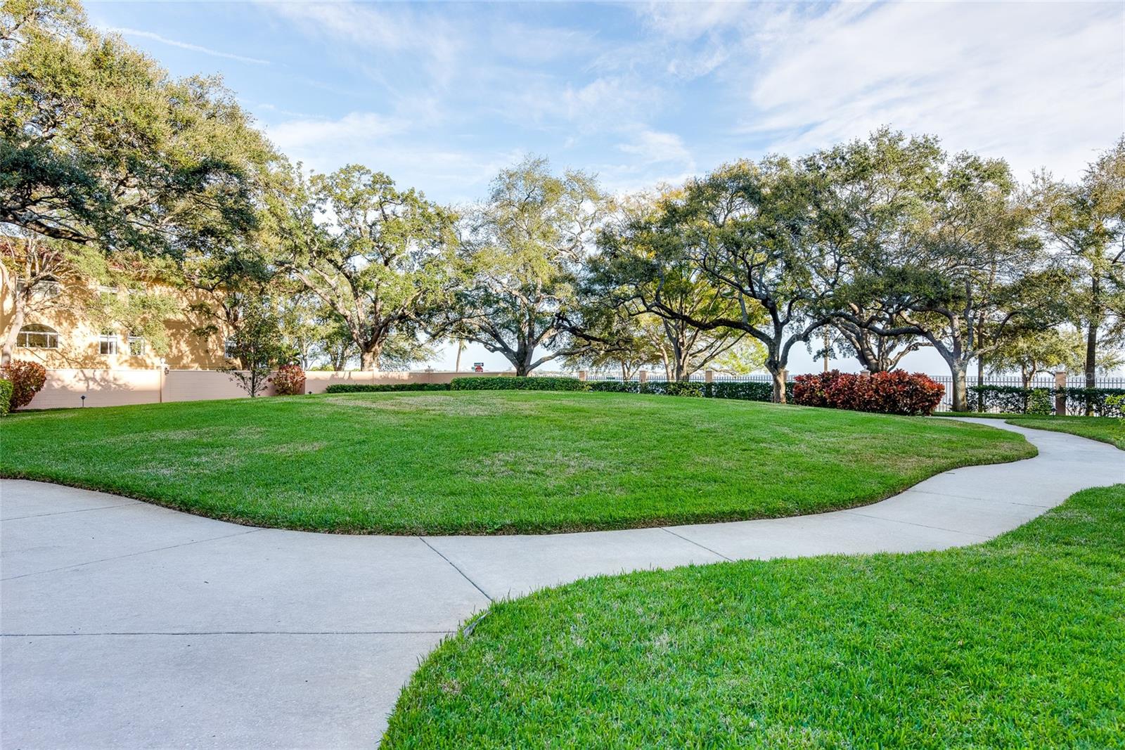 Listing photo id 28 for 2407 Ardson Place 601