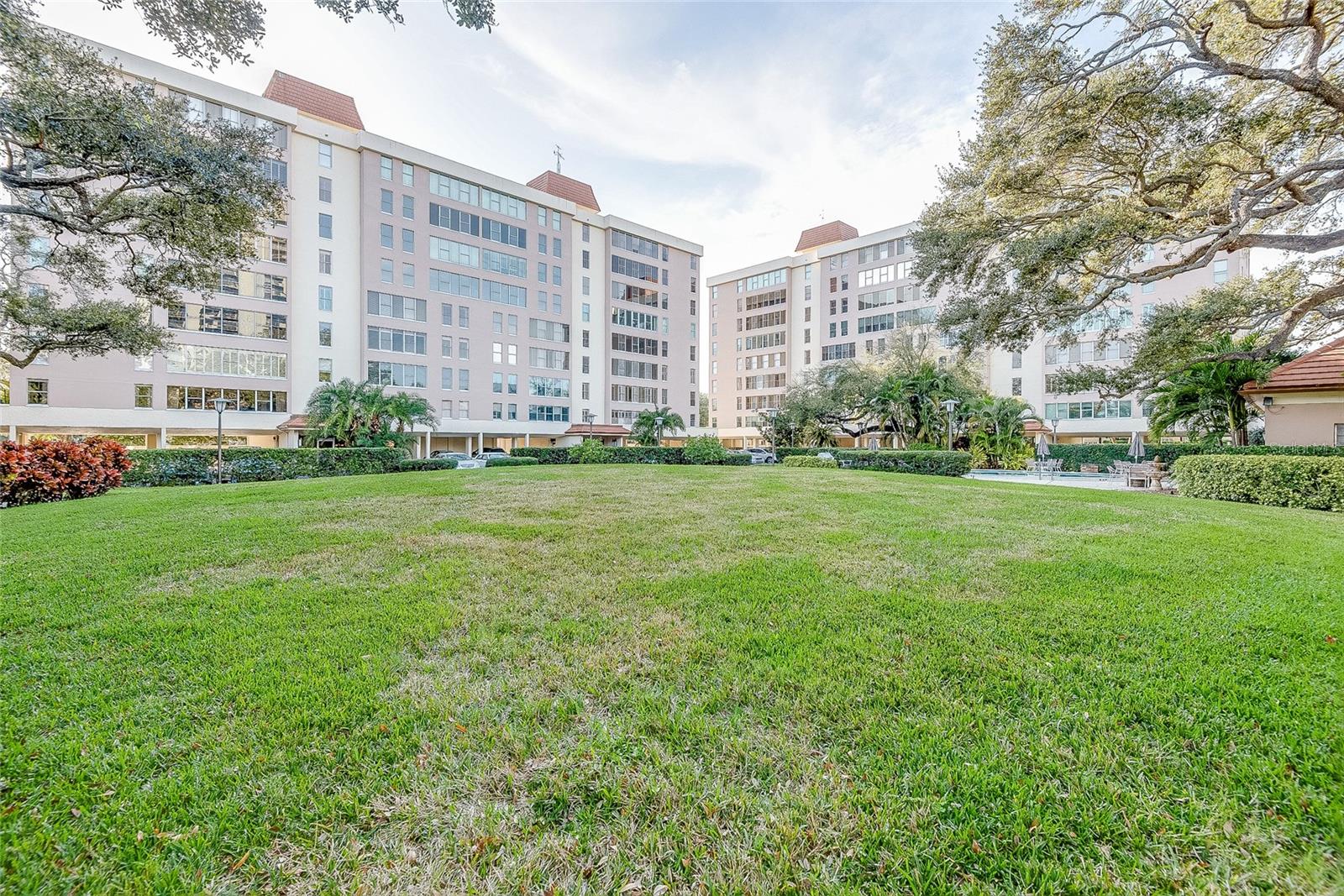 Listing photo id 30 for 2407 Ardson Place 601