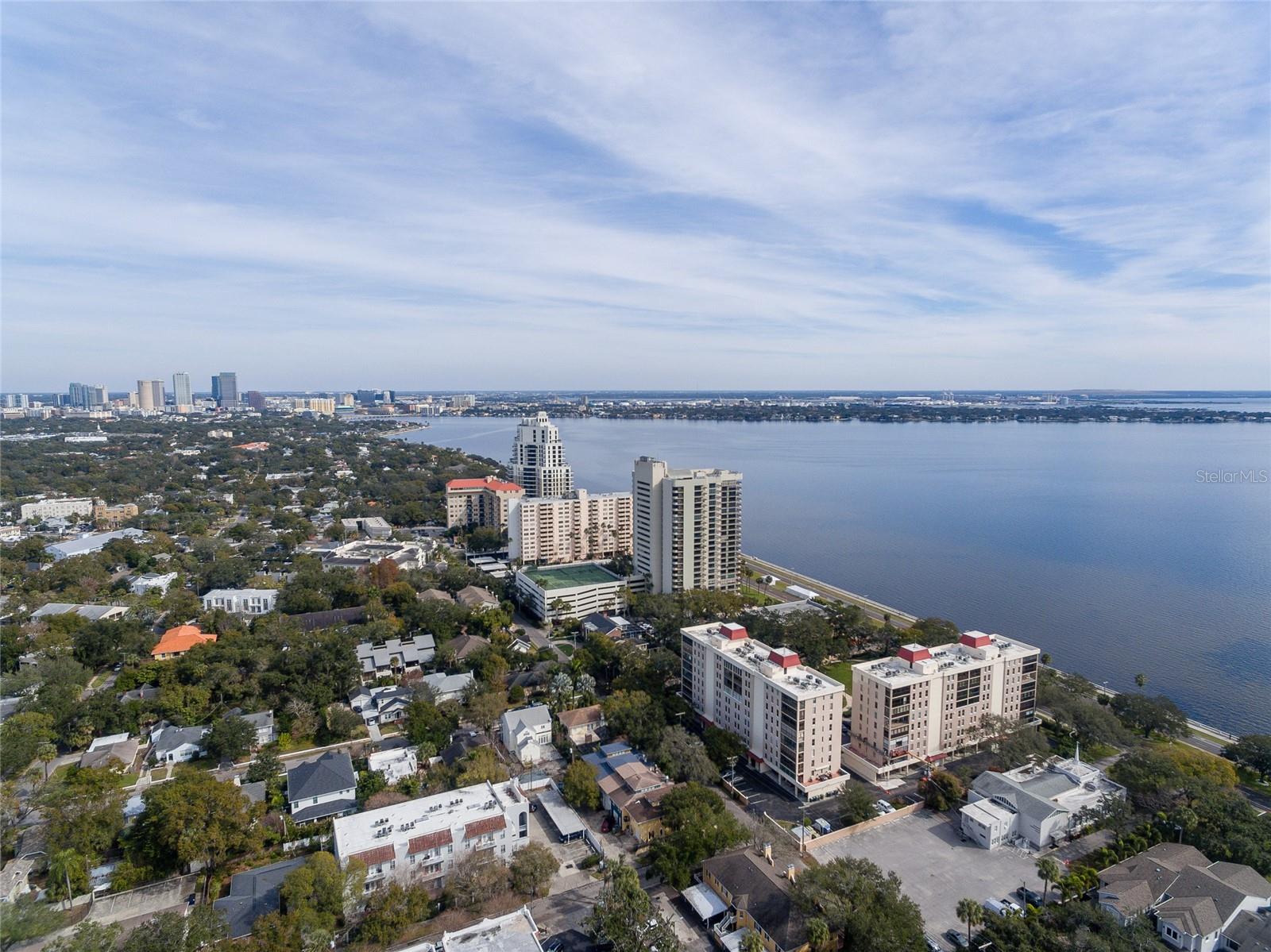 Listing photo id 33 for 2407 Ardson Place 601