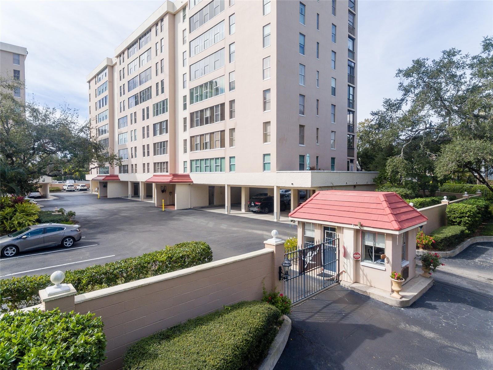 Listing photo id 35 for 2407 Ardson Place 601
