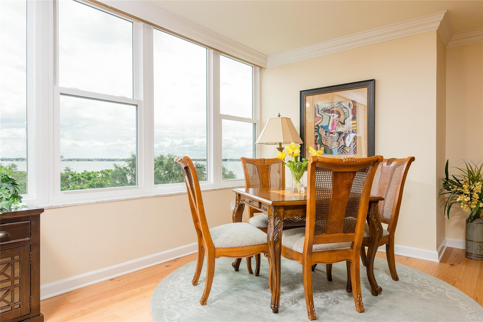 Listing photo id 6 for 2407 Ardson Place 601