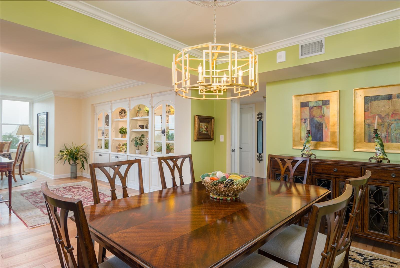 Listing photo id 7 for 2407 Ardson Place 601