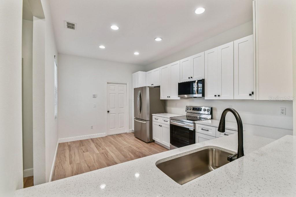 Image 8 of 53 For 527 Spring Lake Circle