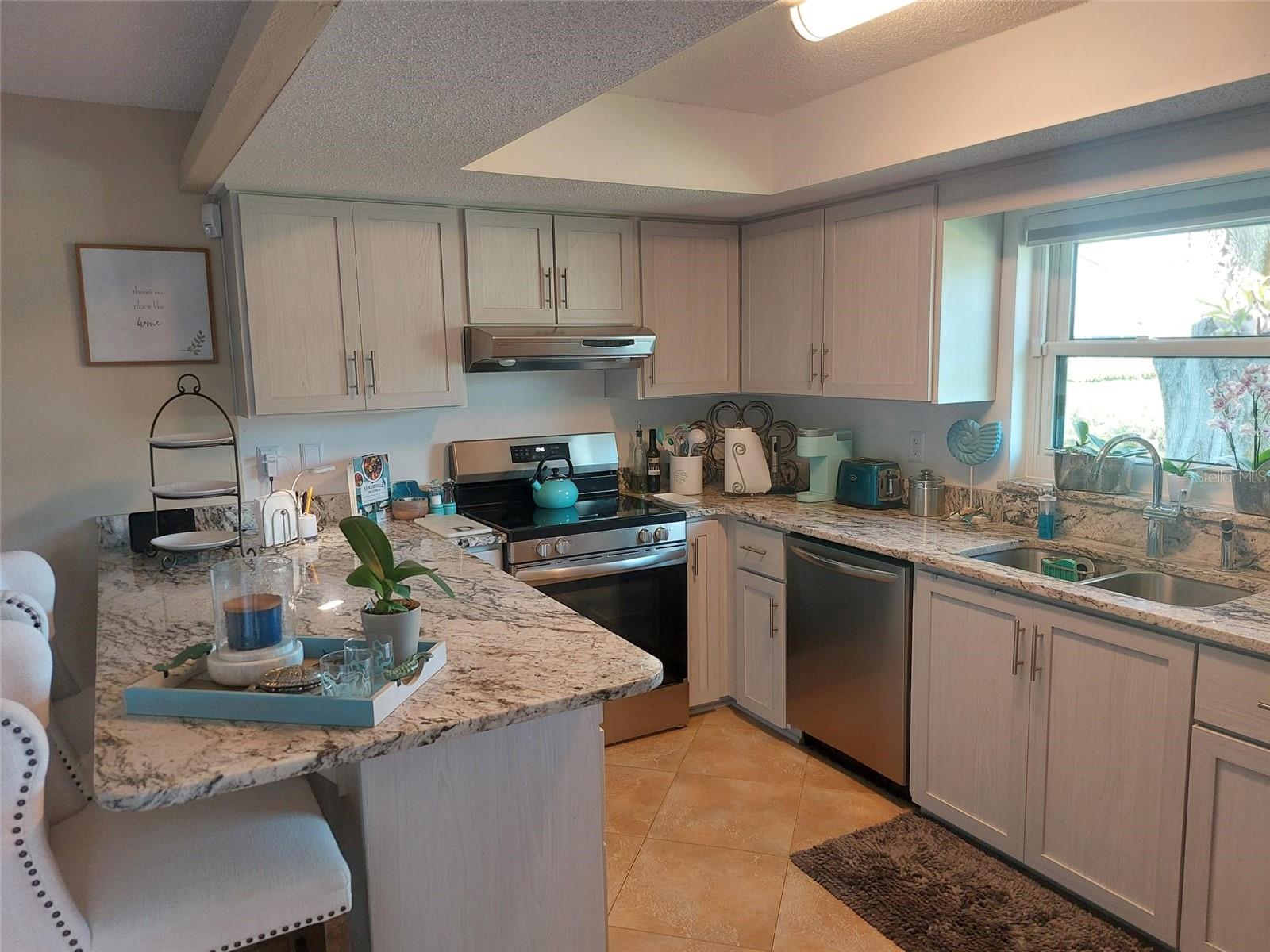 Image 12 of 33 For 9446 Tradewinds Avenue