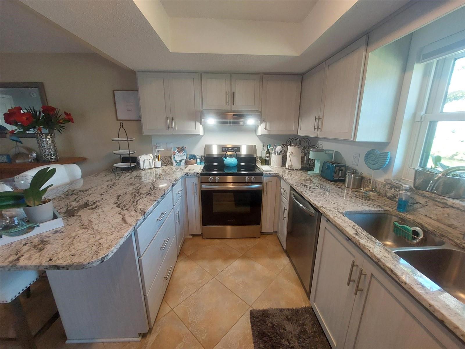 Image 14 of 33 For 9446 Tradewinds Avenue