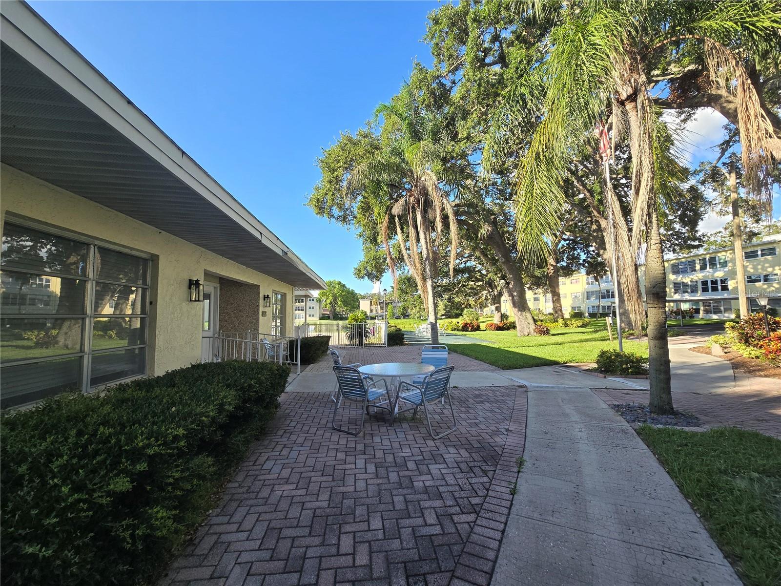 Image 21 of 34 For 857 De Soto Court