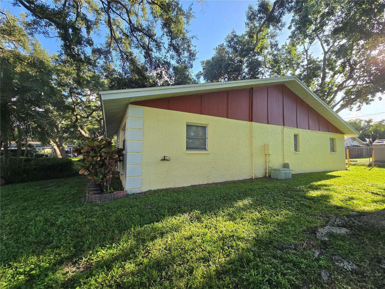 Image 29 of 34 For 857 De Soto Court