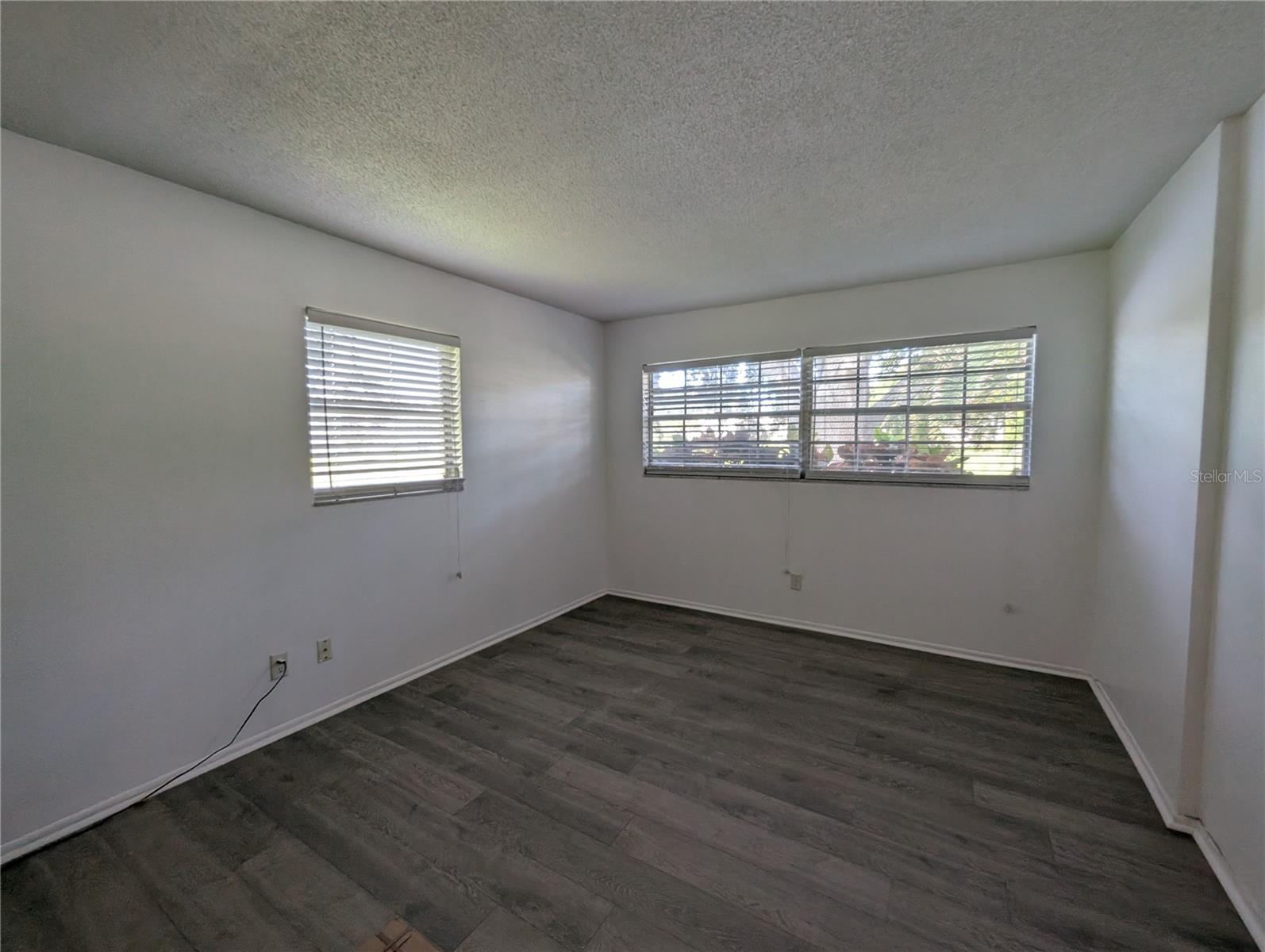 Image 8 of 34 For 857 De Soto Court