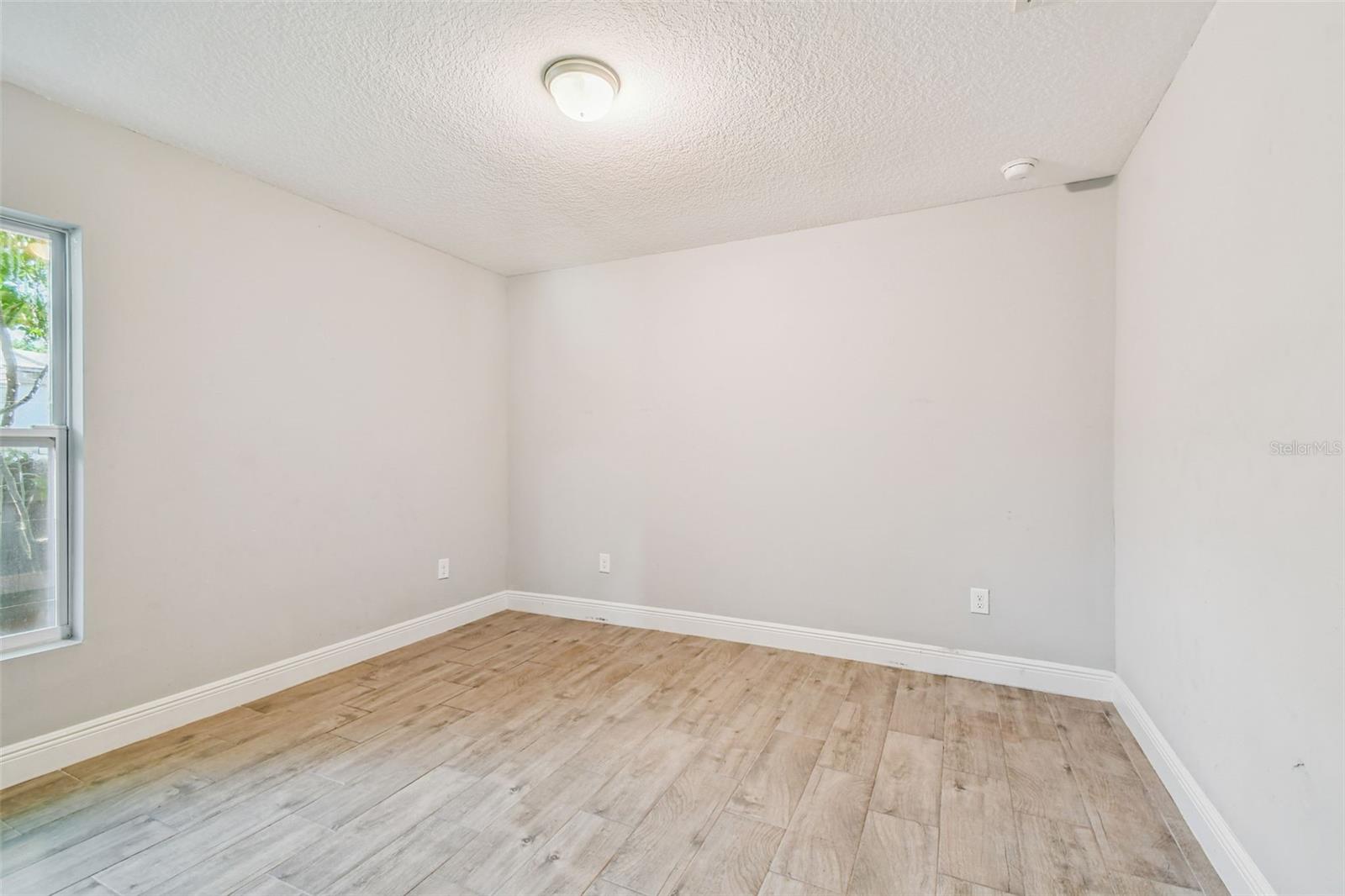Image 36 of 59 For 2205 Quincy Street S