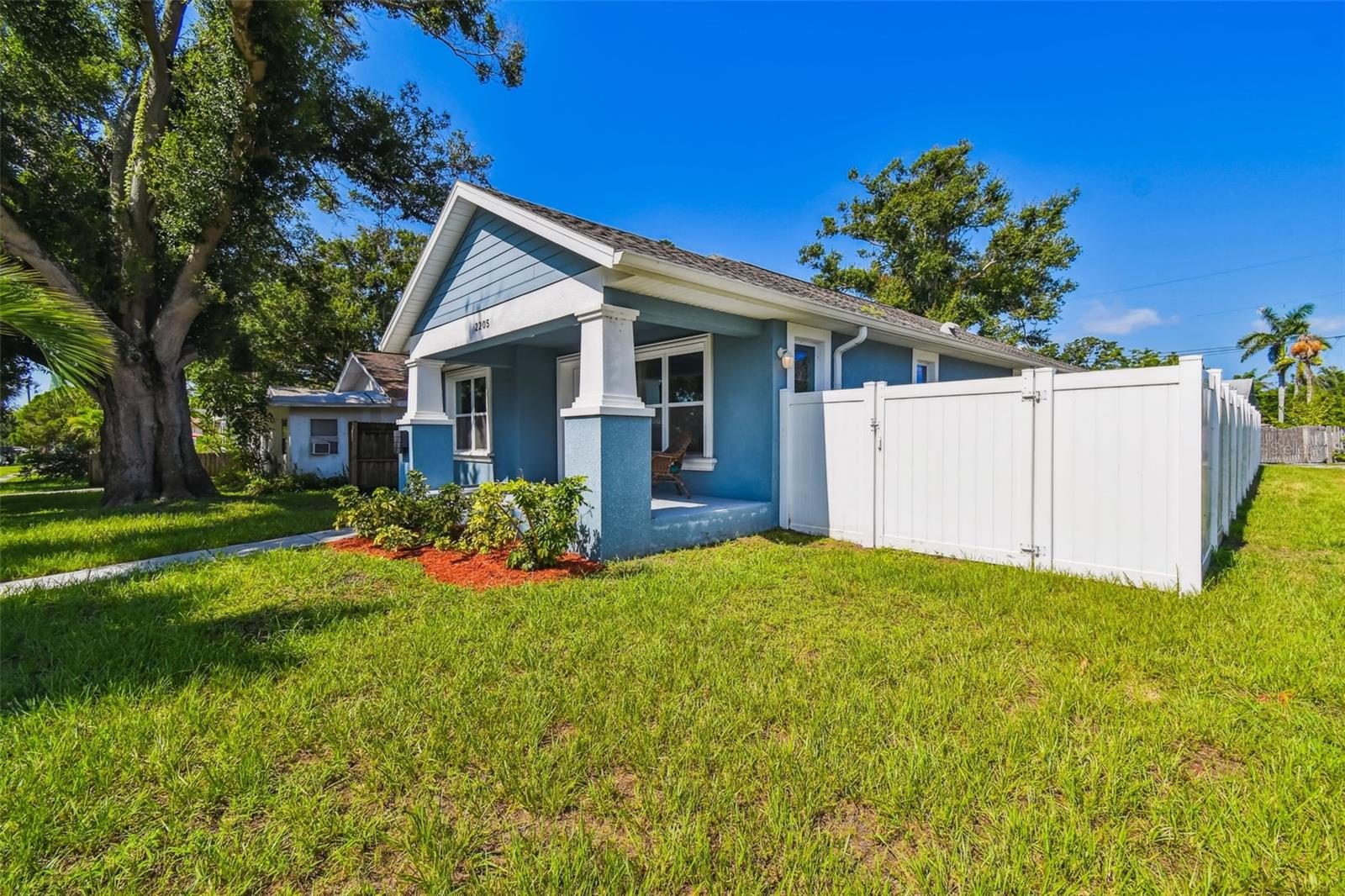 Image 4 of 59 For 2205 Quincy Street S