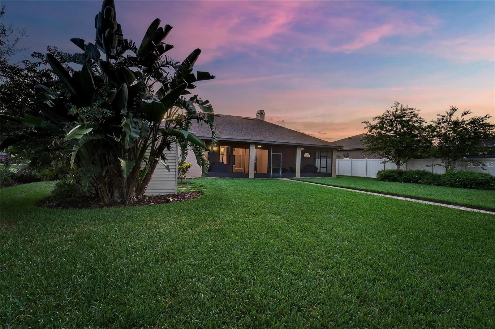 Listing photo id 31 for 6428 Barcellona Road