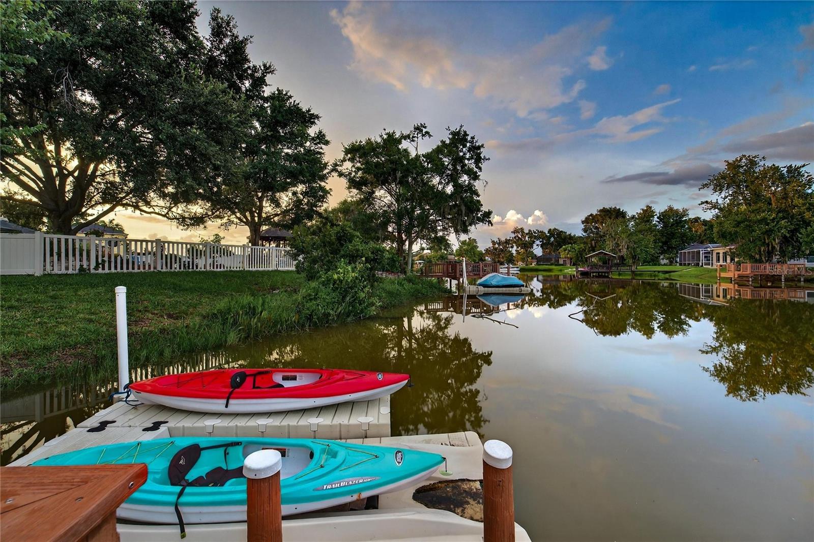 Listing photo id 32 for 6428 Barcellona Road