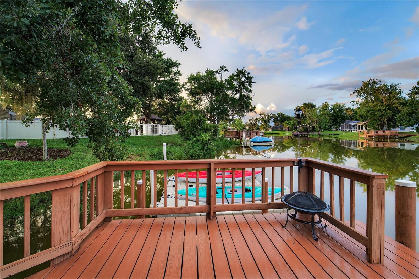 Listing photo id 35 for 6428 Barcellona Road