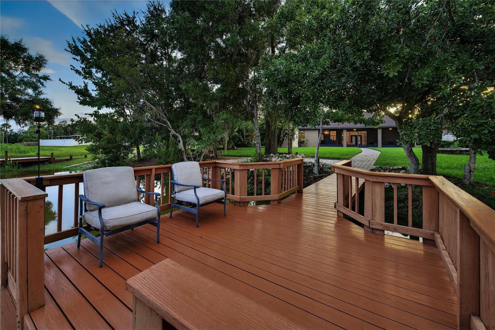 Listing photo id 36 for 6428 Barcellona Road