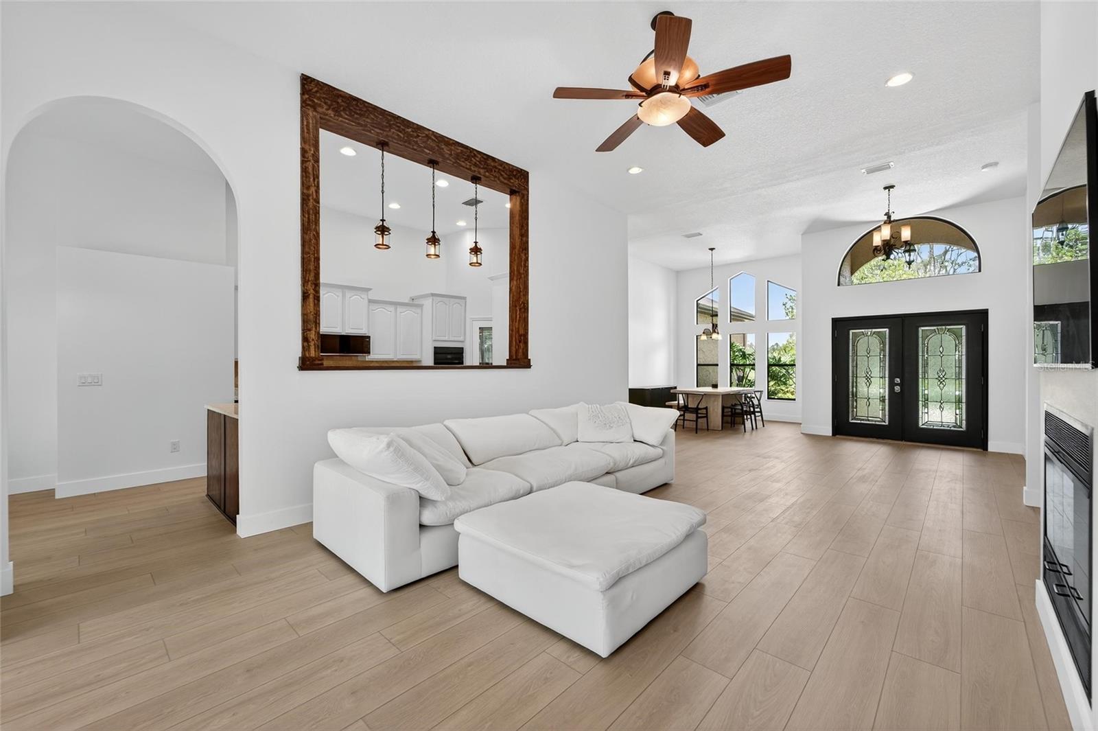 Image 4 of 30 For 6428 Barcellona Road