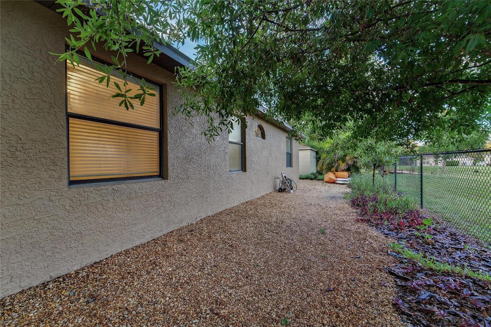 Listing photo id 39 for 6428 Barcellona Road