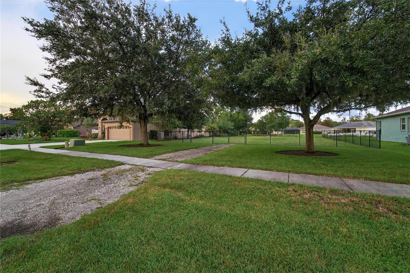 Listing photo id 47 for 6428 Barcellona Road
