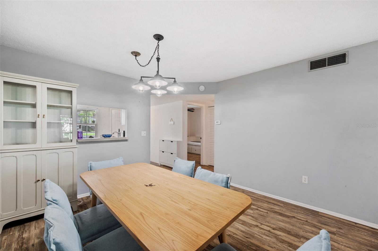 Image 12 of 36 For 870 Virginia Street 113