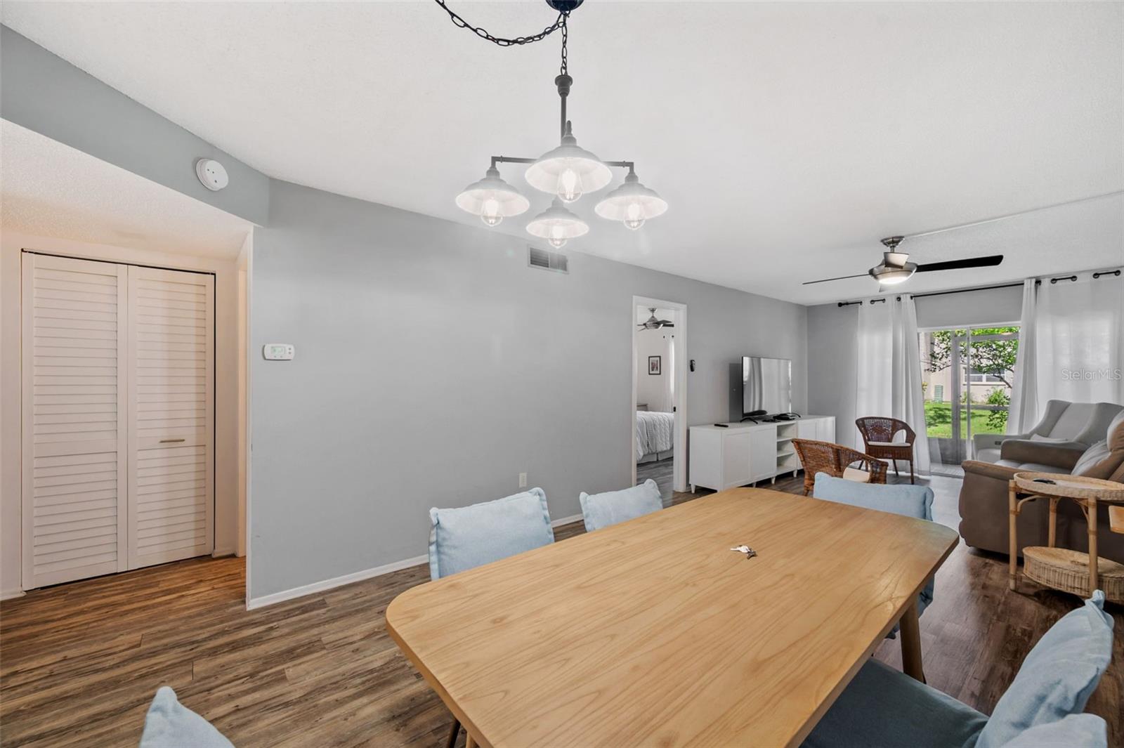 Image 13 of 36 For 870 Virginia Street 113