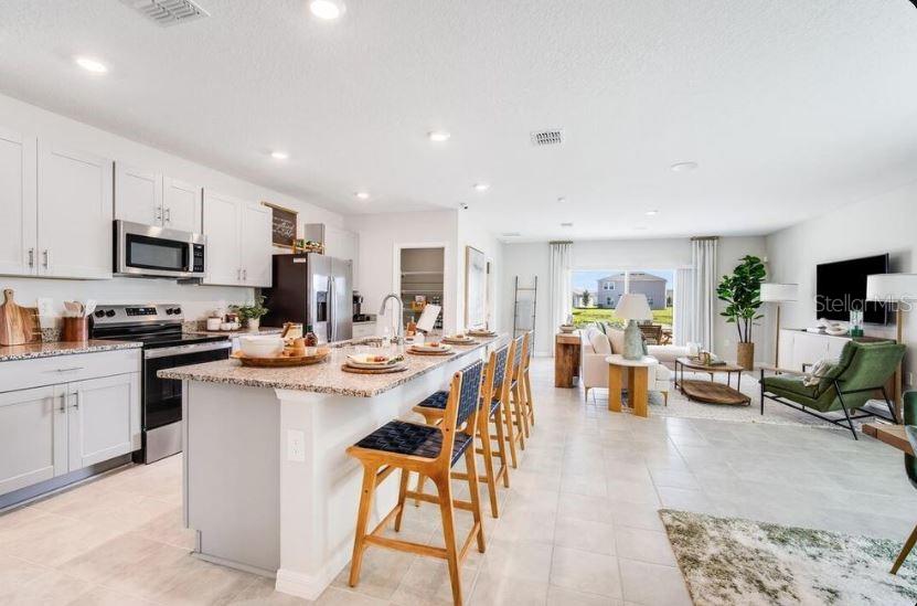 Listing photo id 5 for 13640 Tropical Breeze Way