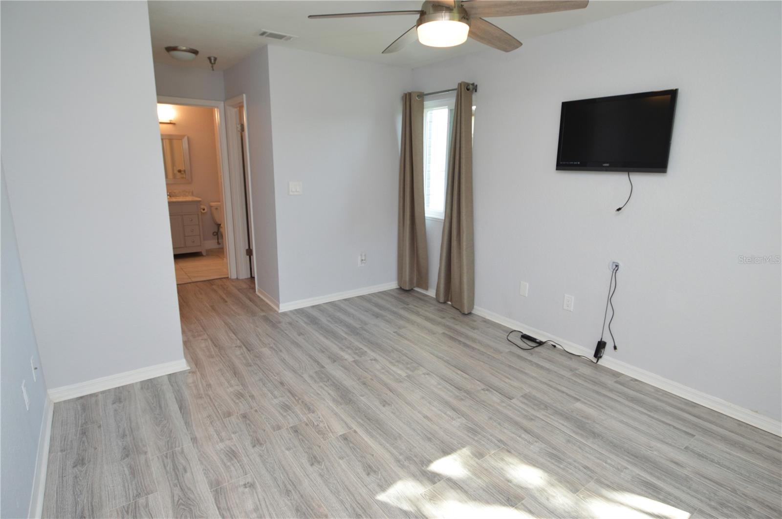 Image 24 of 97 For 10265 Gandy Boulevard N 1407