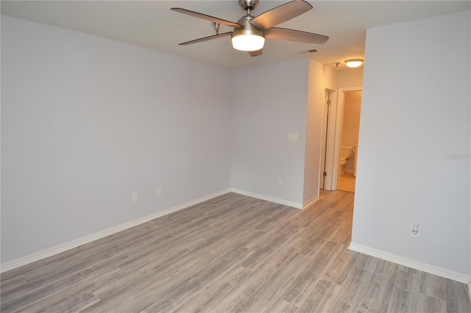 Image 40 of 97 For 10265 Gandy Boulevard N 1407