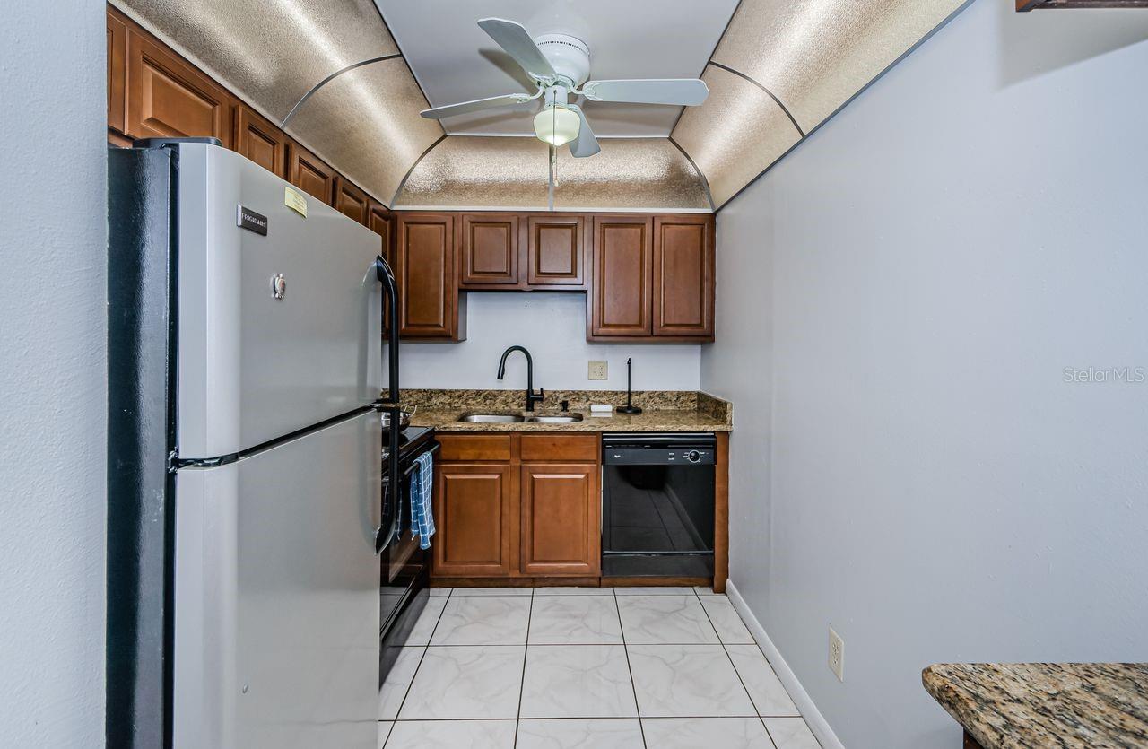 Image 5 of 38 For 801 Russell Lane 255
